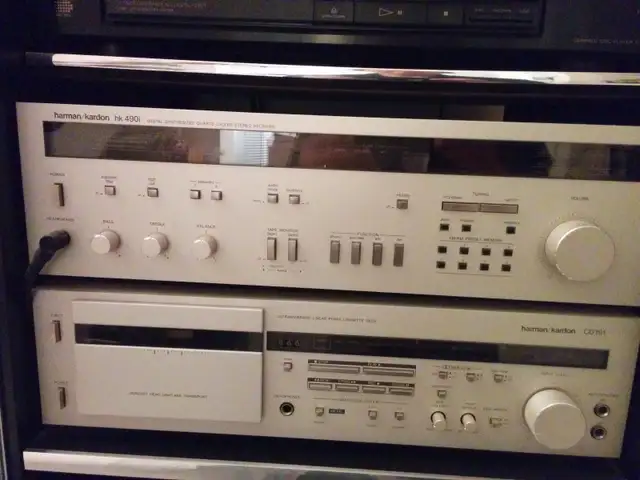 Harman Kardon Stereo Set with Dual Turntable and JBL Speakers in Stereo Systems & Home Theatre in City of Toronto - Image 4