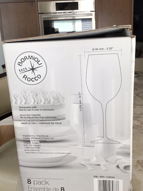 Box of 8 crystal white wine glasses in Kitchen & Dining Wares in Kingston - Image 4