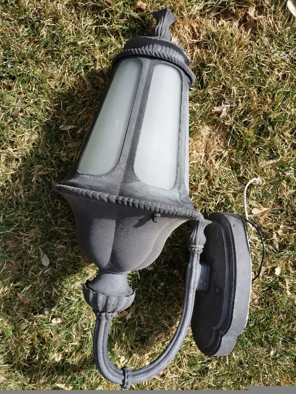 Outdoor wall light in Outdoor Lighting in Calgary - Image 4