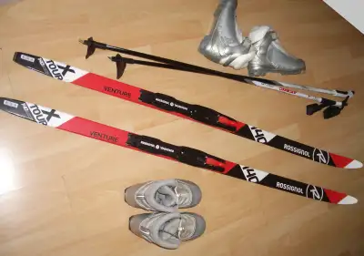 ski de fond Rossignol ecaille _ 140 cm + bottes  5-6 US  +poles, View more