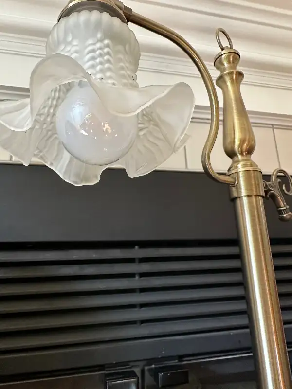 Art deco metal table lamp with glass shade 23.5” tall in Indoor Lighting & Fans in City of Montréal - Image 7