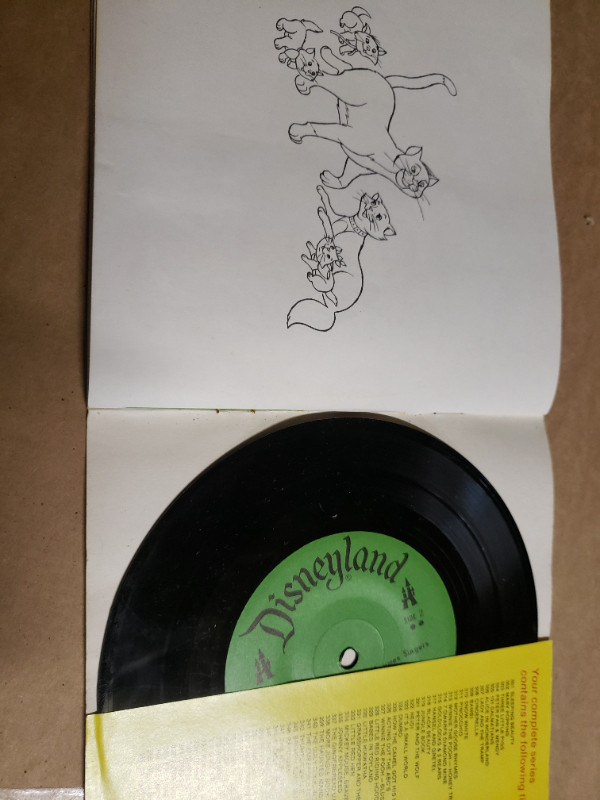The aristocats audio book on record 45 rpm in Arts & Collectibles in Norfolk County - Image 4