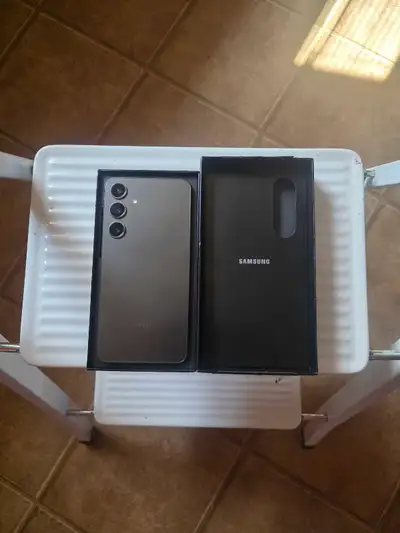 Samsung Galaxy S24+ MINT CONDITION (Unlocked), View more