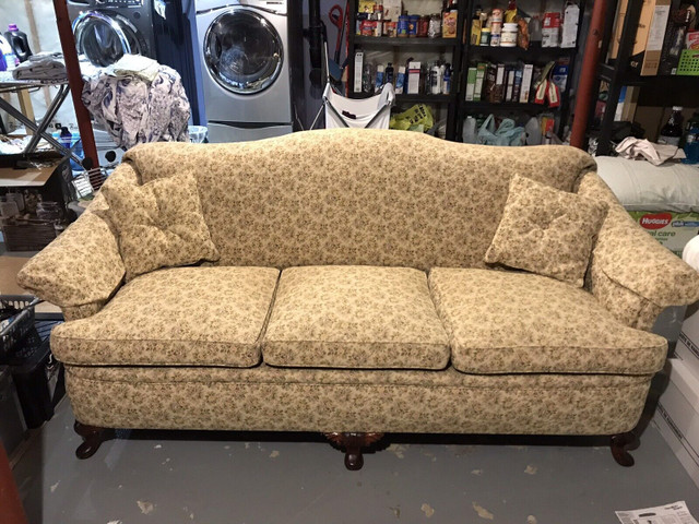 Must sell - Pristine Antique sofa/ couch - price greatly reduced in Couches & Futons in Kingston