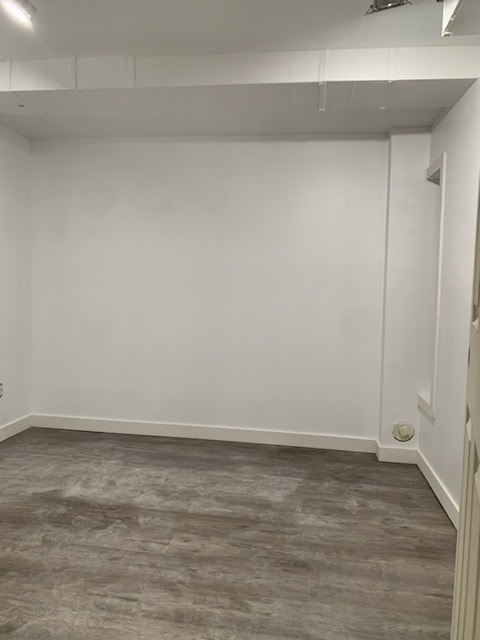 Bright Furnished 1 Bed + Den 5
