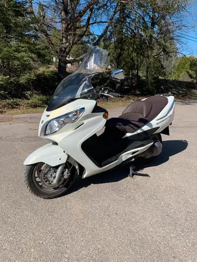 En très bon état Selling on behalf of my father in law, very good condition, barely used, see dashbo...