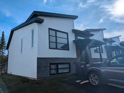 Available March 21st - Private room for rent in 3 Bedroom apartment/townhouse. Rent is 658$, but clo...