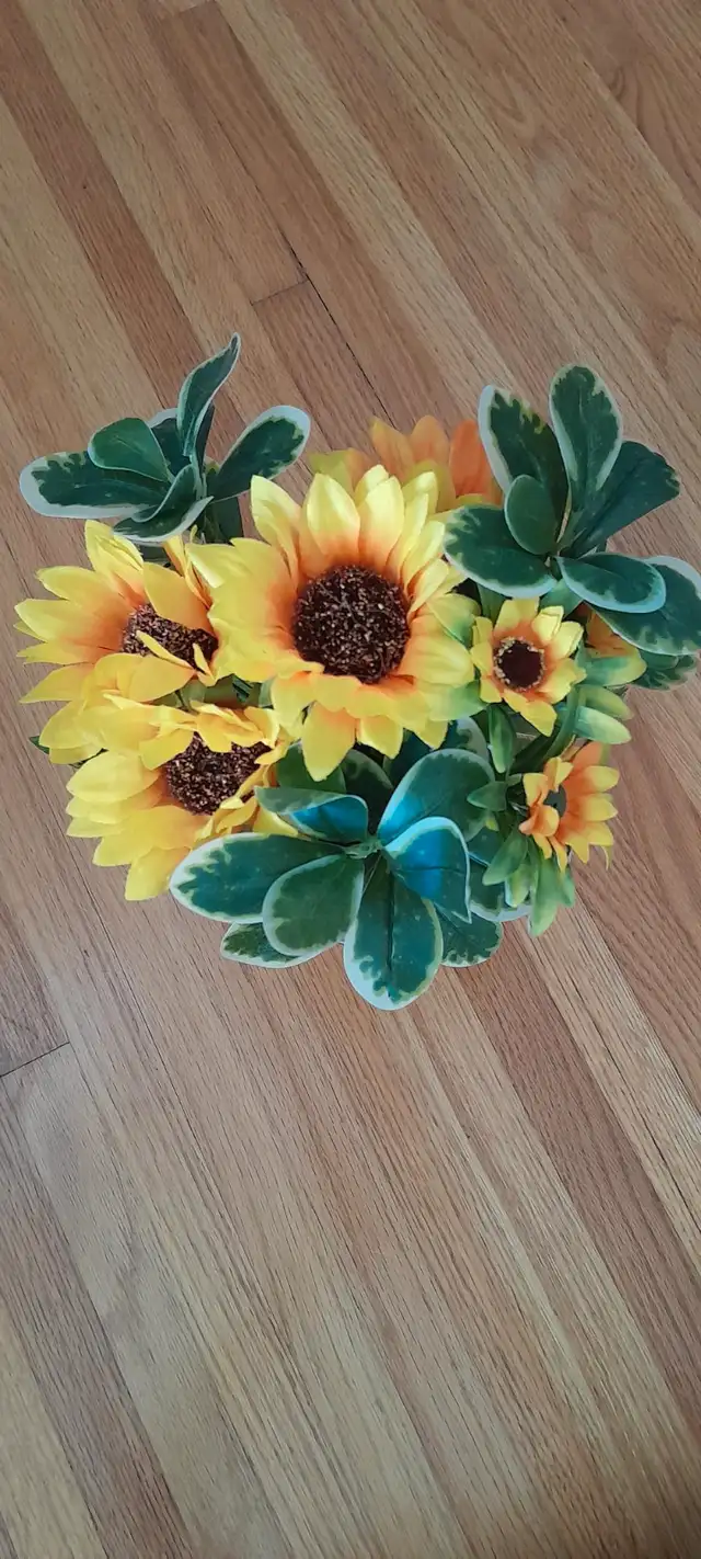 Decorative Flower Arrangement63654761264259122