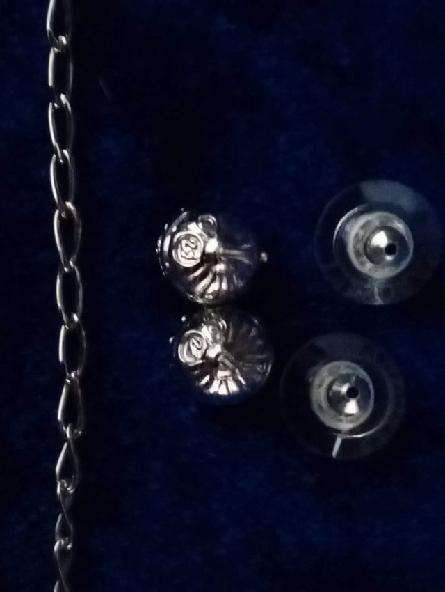 Swarovski signed Crystal Ball necklace and post stud earrings in Jewellery & Watches in Saskatoon - Image 3