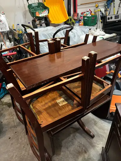 Duncan Phyfe dining hutch with table and 4 chairs, View more