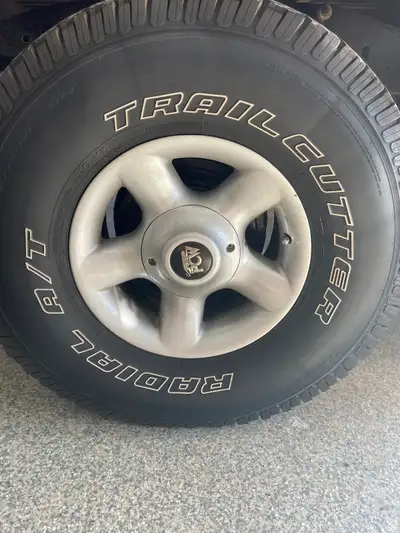 I am selling a set of Trailcutter Radial A/T tires in size 33x12.50R15LT, which are in excellent con...