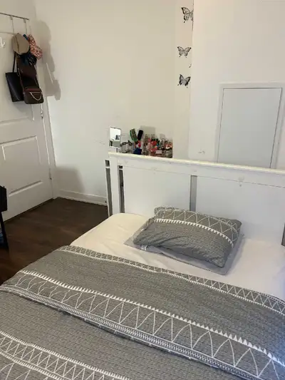 1 female flatmate needed for a vacant room in a 3-bed 2 bath Condo unit around Erin mills town cente...