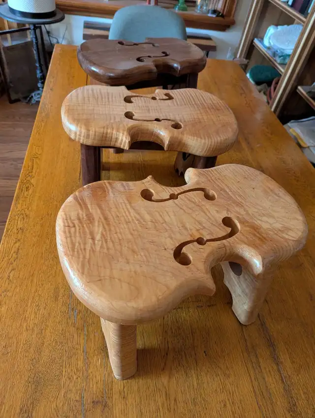 wooden fiddle stool in Other in Kitchener / Waterloo - Image 2