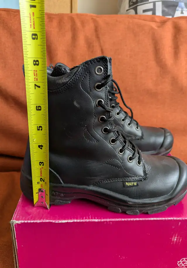 Bottes de travail -femme/ Working shoes -women in Women's - Shoes in Longueuil / South Shore - Image 2