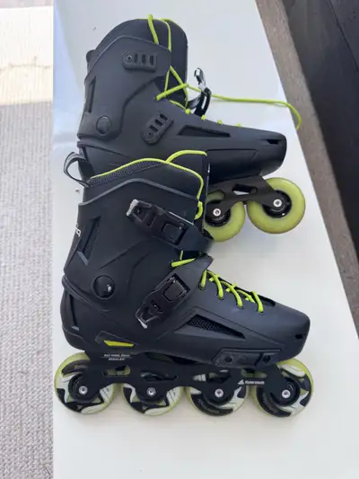 ROLLERBLADE LIGHTNING URBAN INLINE SKATES Bought from Solo Inline in May. Ridden for 9.6km. Purchase...