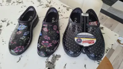 2 pairs of  Sloggers Shoes, Voir plus