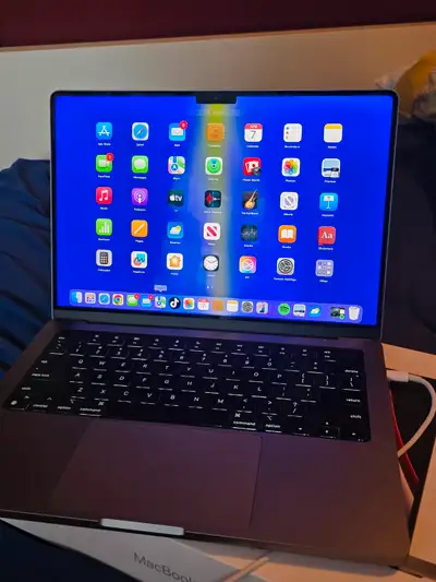 MacBook Pro m2,14 inch 15/512 ,Apple Watch Ultra, View more
