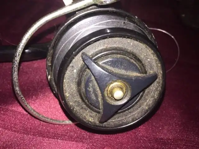 Vintage Fishing Reel in Fishing, Camping & Outdoors in Sarnia - Image 4