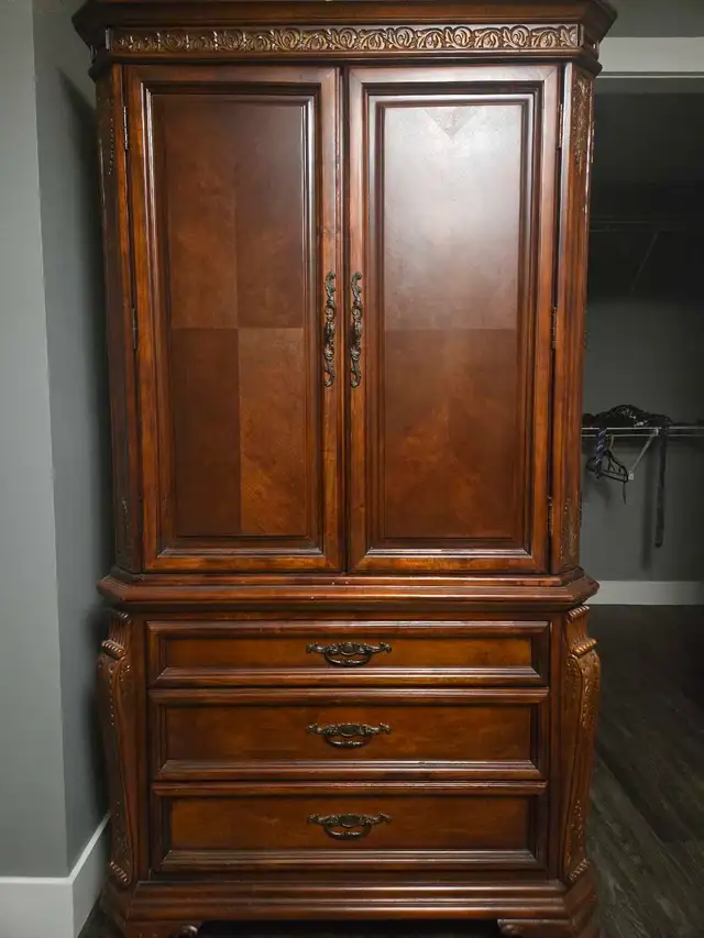 Beautiful wood Wardrobe628657114535691214