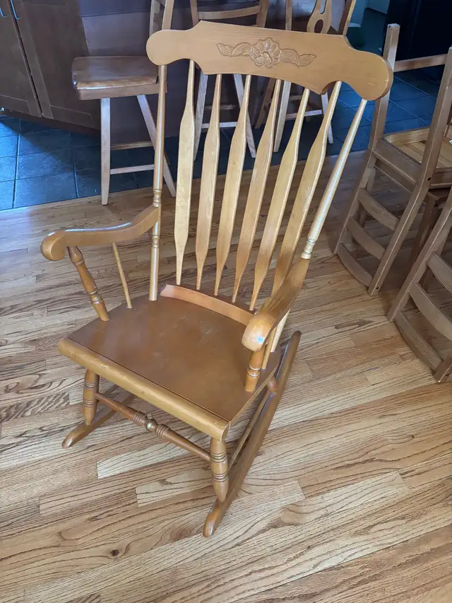 Midcentury Vintage Windsor rocking chair in Chairs & Recliners in Calgary - Image 8