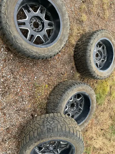 Have no use for these as I pulled off my jeep to run a different set. 20” Rim - 33” Tire Rubber is d...