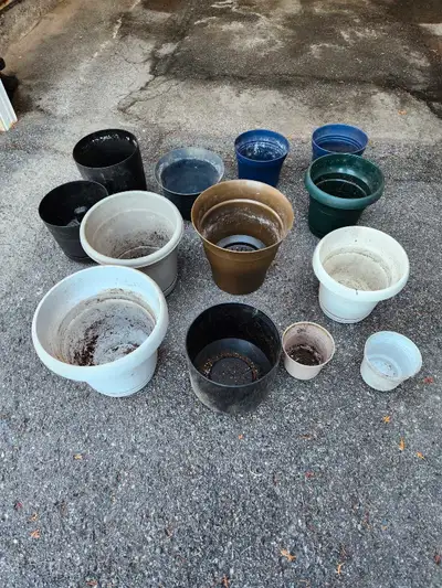 13 Plastic Plant Pots Various Sizes and Colours, View more