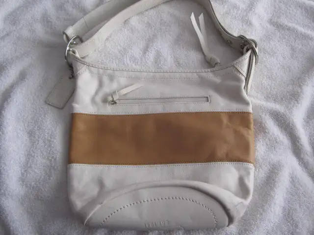 COACH Sacs à main Authentique in Women's - Bags & Wallets in City of Montréal - Image 10