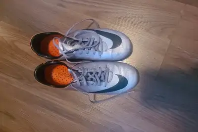 Soulier de soccer à 20$taille:3uk
