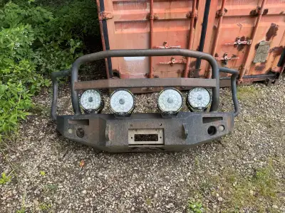 Fab Fours winch bumper with 2 x 9” LED lights (2 removed from the bumper). Had it on my 2020 Ford Su...