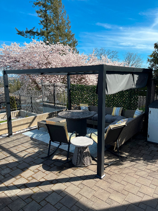 Retractable Gazebo great condition in Patio & Garden Furniture in Burnaby/New Westminster - Image 2