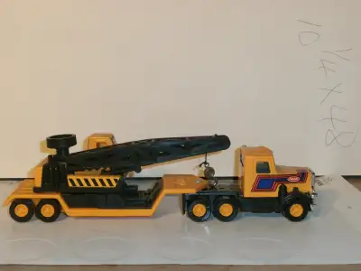 1980 BUDDY L PETERBUILT SEMI YELLOW DIECAST TRUCK AND OPERATING CRANE ON BUDDY L TRAILER. BOTH THE T...