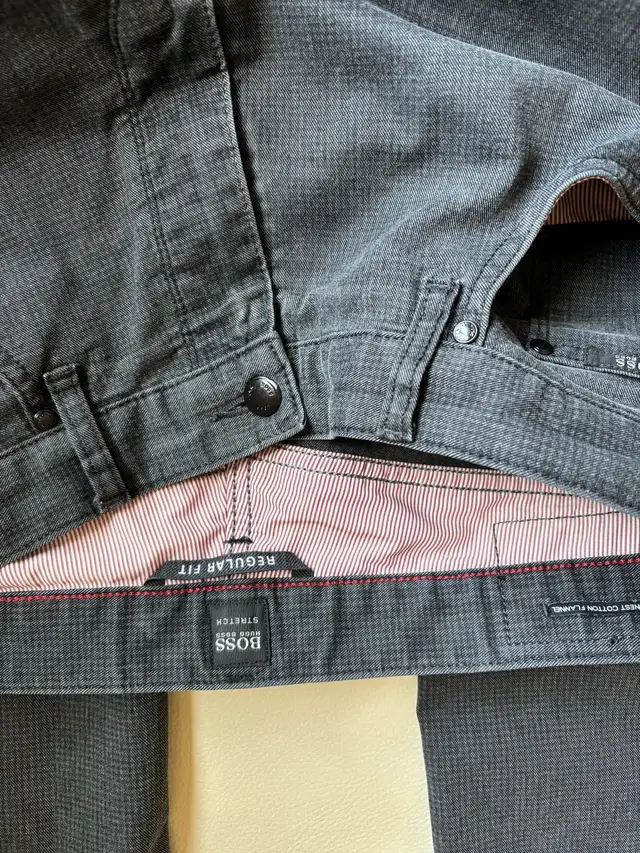 Hugo Boss Dress Pants in Men's in City of Toronto - Image 4