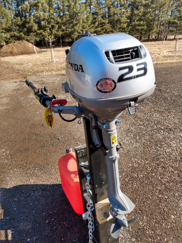 Honda 2.3 HP outboard motor in Boat Parts, Trailers & Accessories in Thunder Bay - Image 2