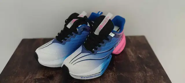 NEW WOMEN SNEAKERS in Men's Shoes in City of Montréal - Image 3