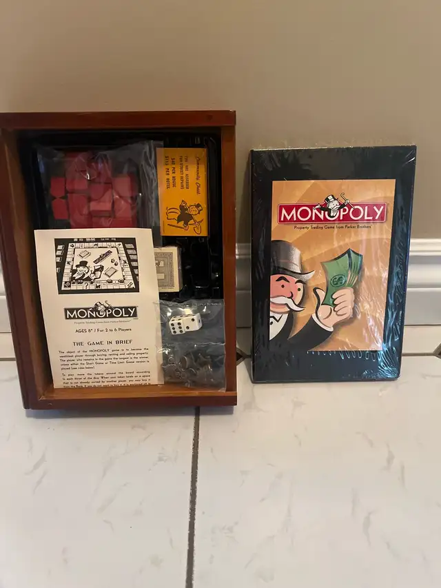 Monopoly Wood Framed Collectors Edition in Toys & Games in Markham / York Region - Image 3