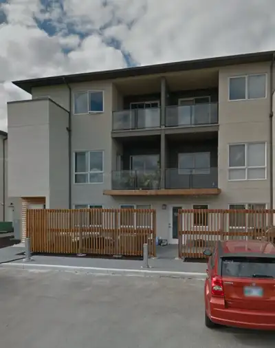 1b1b  in a Townhouse