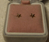 Gift - 10k yellow gold diamond star stud earrings