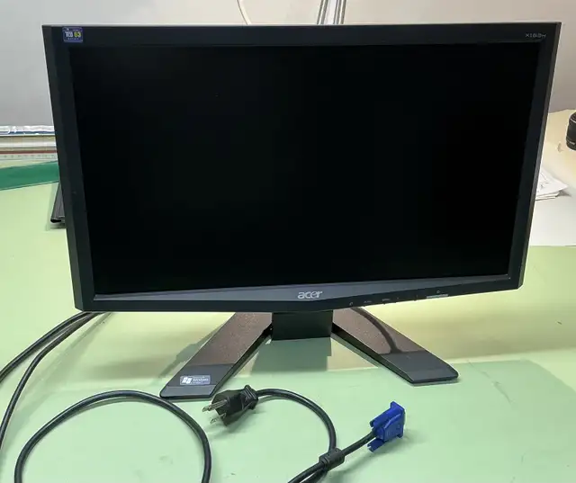 18-inch Acer X183H Monitor64324638097153121