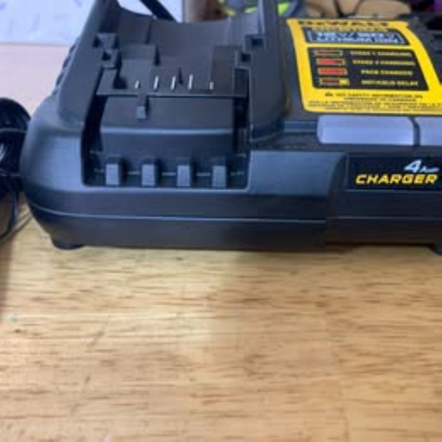 As new Dewalt 20V 4Ah XR LED Display Battery, Sells $135 2yr war in Power Tools in Barrie - Image 2