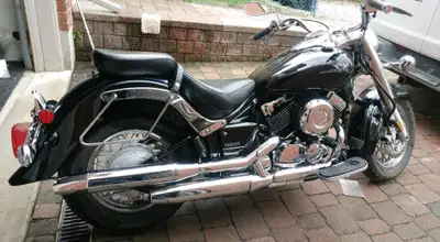 Beautiful 2001 Yamaha V-Star Classic 650 in excellent condition with only 17,051 km. This classic cr...