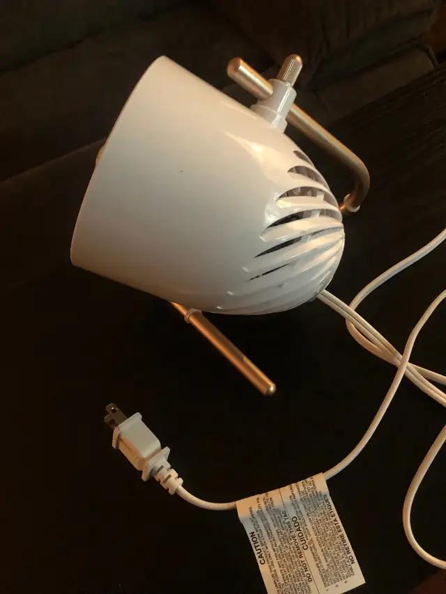 Table Lamp in Indoor Lighting & Fans in Oakville / Halton Region - Image 4