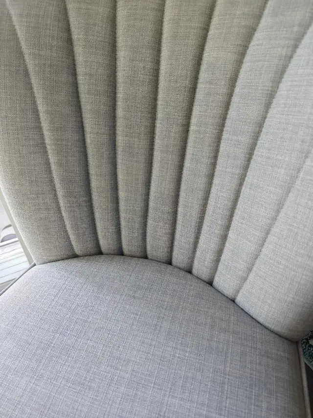 Grey Accent Chair in Chairs & Recliners in City of Toronto - Image 4