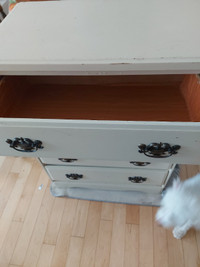 Small Dresser -- SOLD PENDING PICK UP