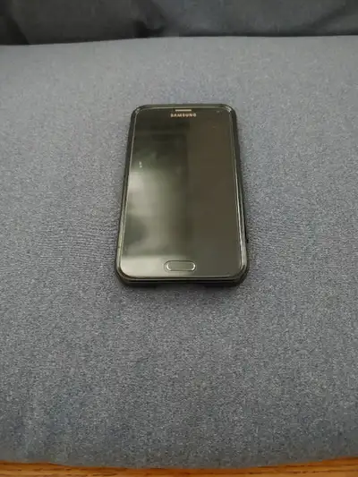 Samsung Galaxy S5 Neo smartphone running Android 7. Octacore CPU, 16GB ROM ans 2GB RAM with microsd...