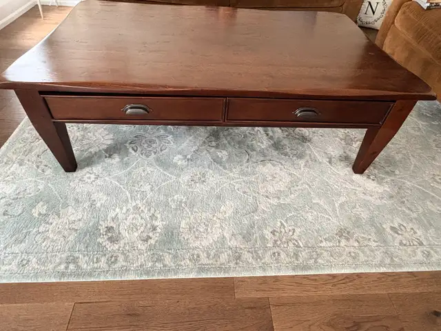 Large Wooden Coffee Table in Coffee Tables in Mississauga / Peel Region - Image 3