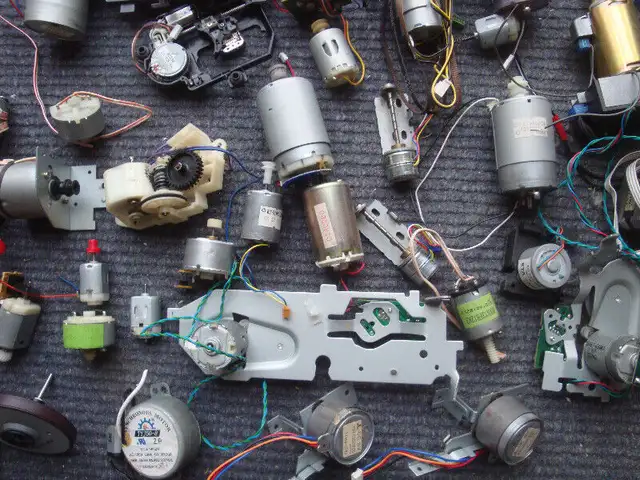 petits moteurs électriques 2$ in Other Business & Industrial in Longueuil / South Shore - Image 10