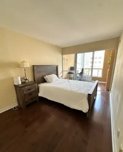Private Room + Bathroom + Den – Downtown Toronto Condo