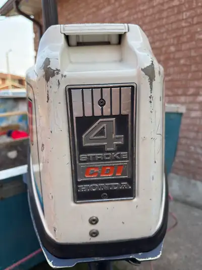 1983 Honda BF100 outboard motor 10HP working perfectly, easy to start up, no issues at all.