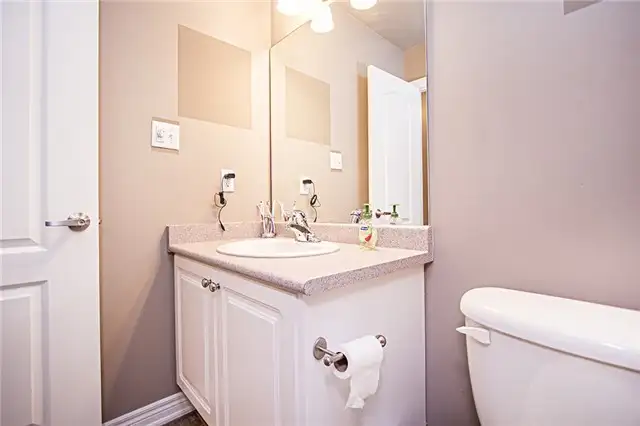 A cozy room for rent is available on the second floor, Oshawa N in Room Rentals & Roommates in Oshawa / Durham Region - Image 6