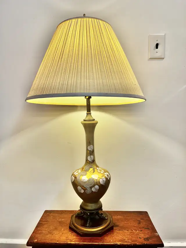 vintage glass lamp in Indoor Lighting & Fans in Windsor Region - Image 7